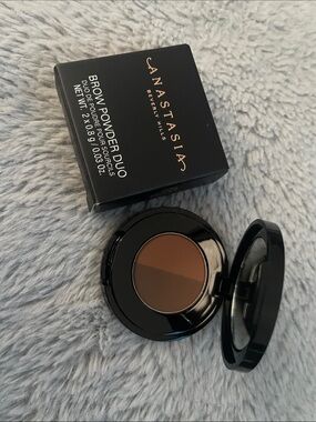 Anastasia Beverly Hills Brow Powder Duo — Warm Brown & Deep Brown